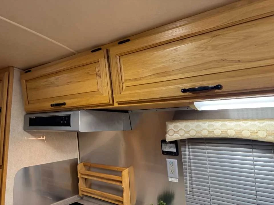 Used 2011 SILVER AIRSTREAM  image 15