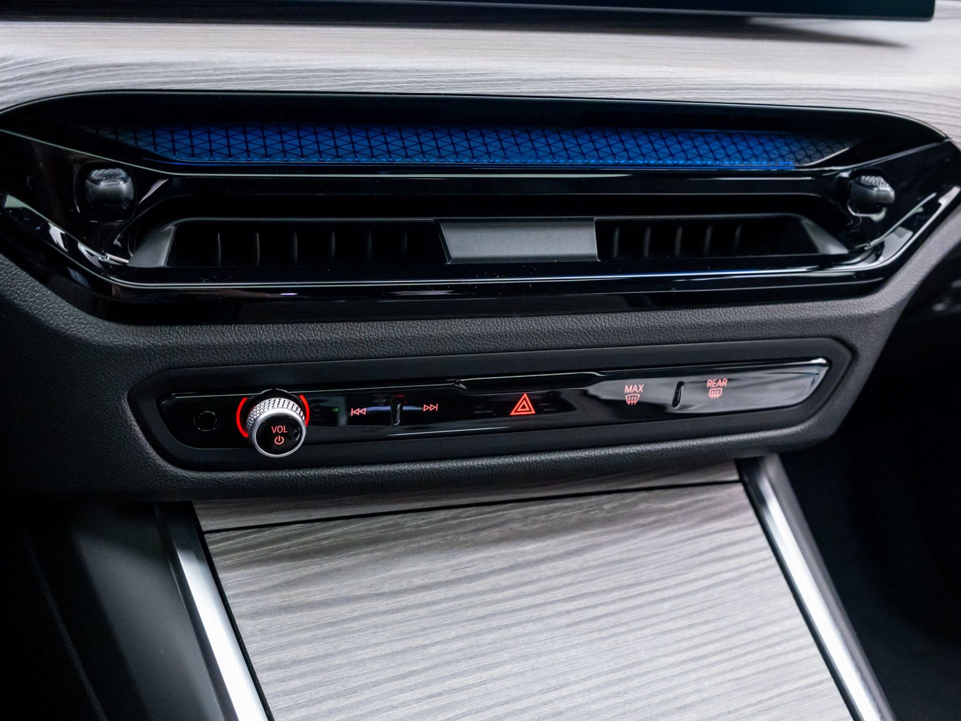 New 2026 Black Sapphire Metallic BMW xDrive40 image 28