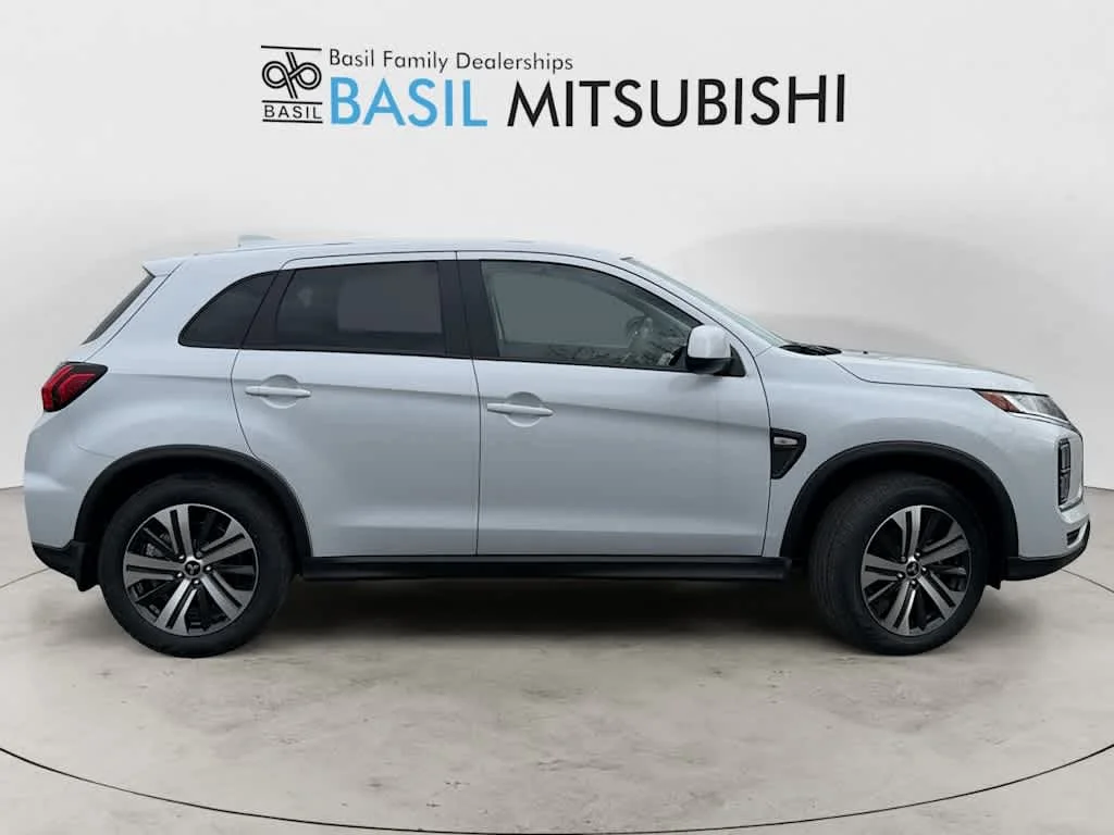 New 2026 White Diamond Mitsubishi ES image 2
