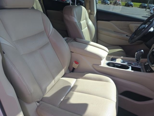 Used 2019 White Nissan SL image 14