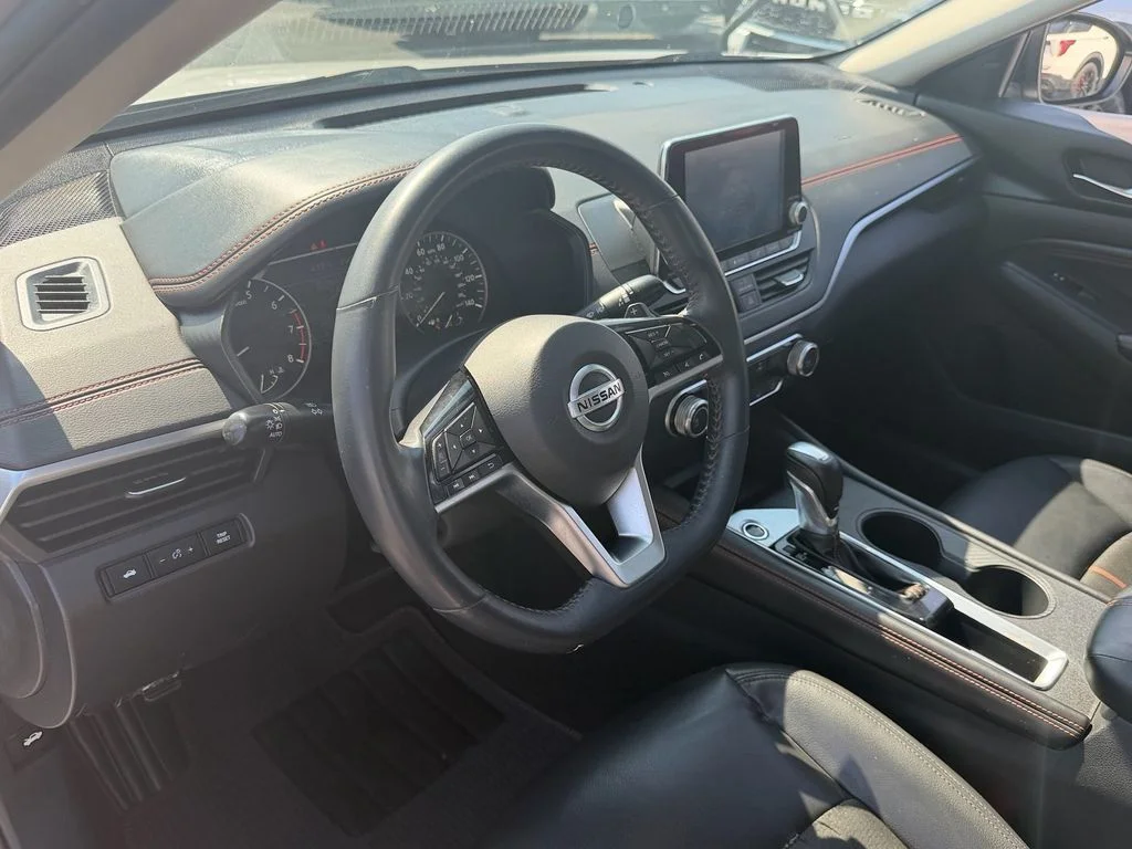 Used 2021 Silver Nissan 2.5 SR image 9