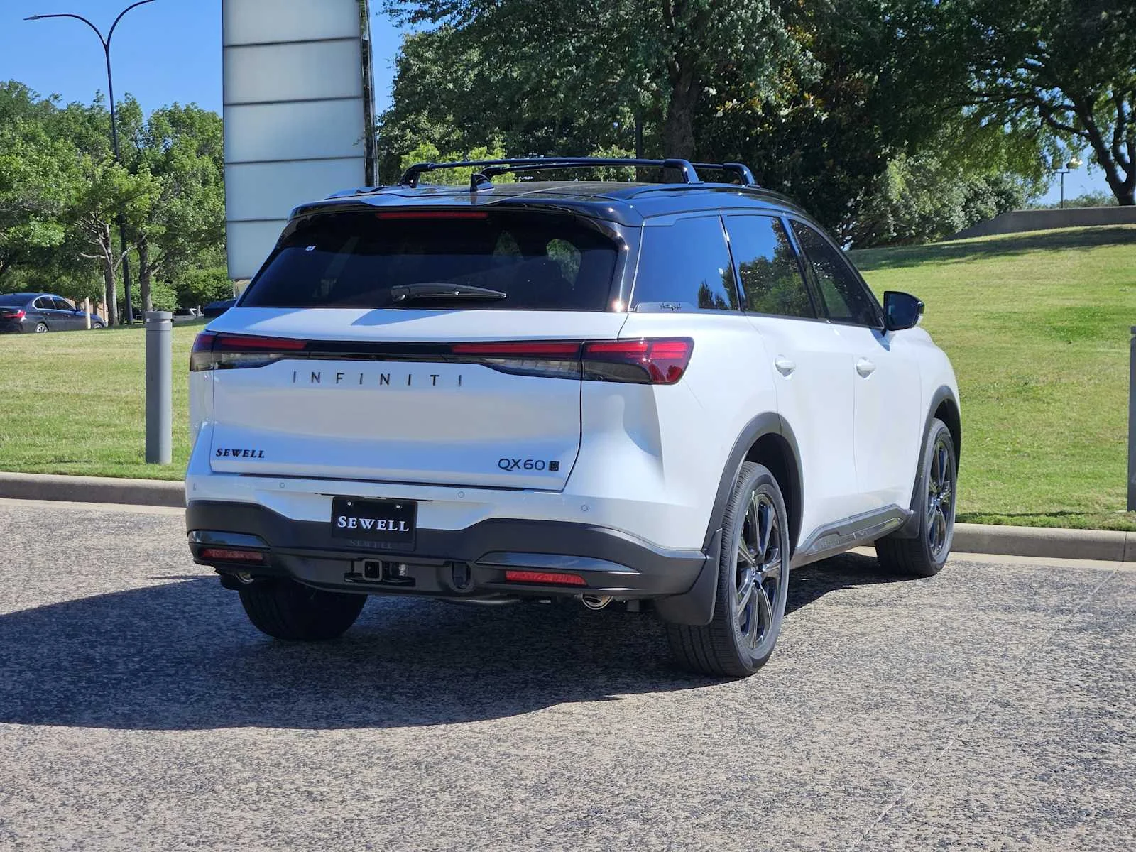 New 2027 2T RAD WHT INFINITI Autograph AWD image 4