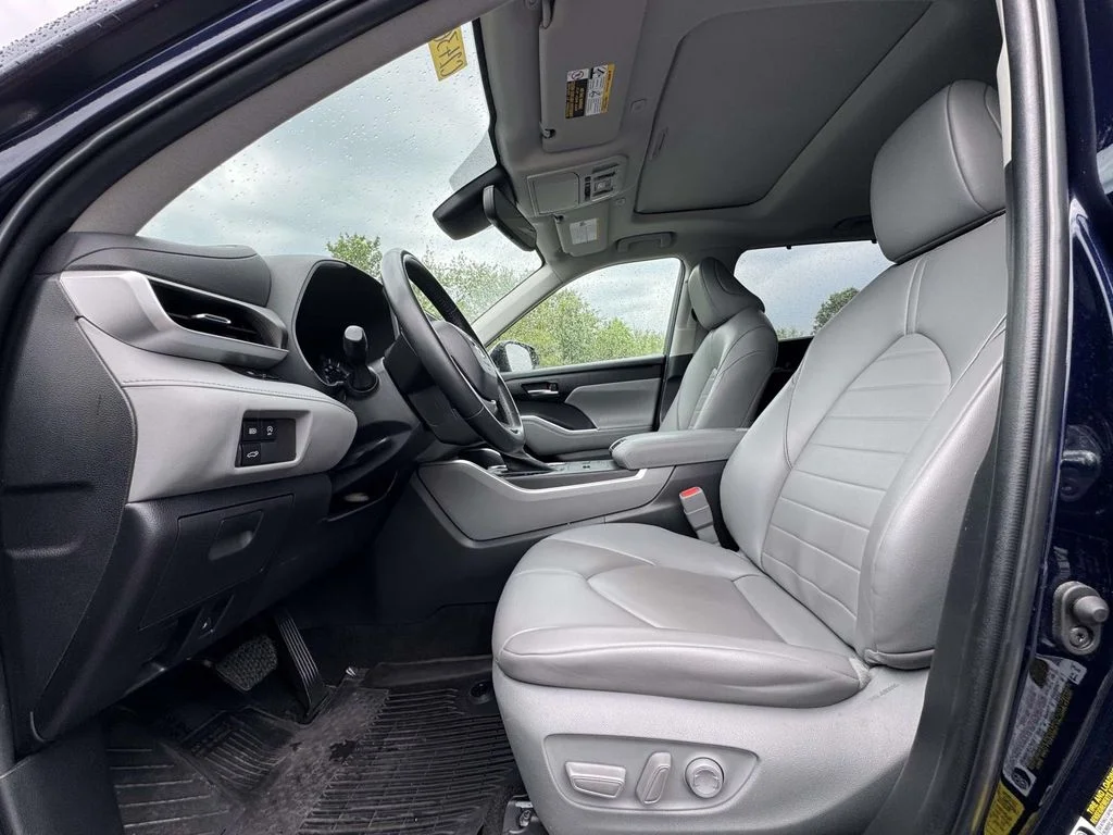 Used 2023  Toyota XLE image 14