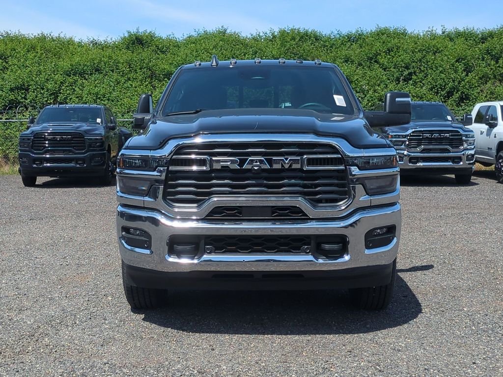 New 2026 Diamond Black Crystal Pearl-Coat Exterior Paint RAM Tradesman image 2