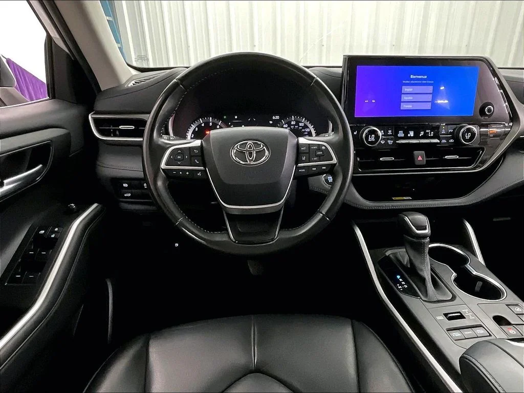 Used 2023 Beige Toyota XLE image 7