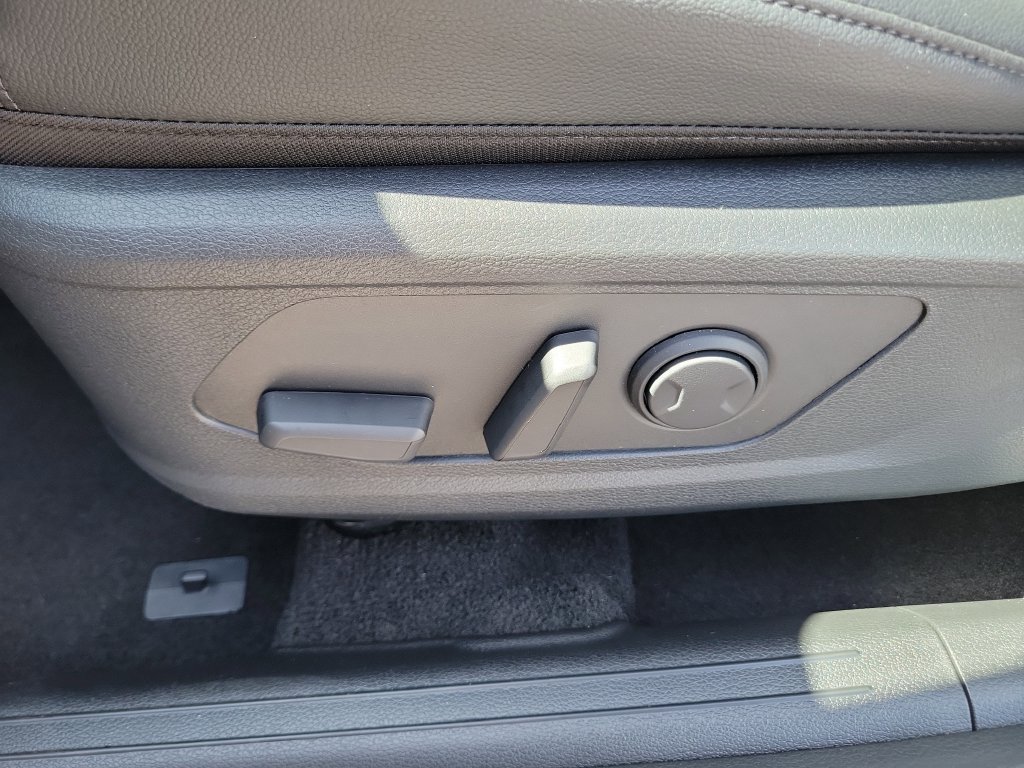 New 2026 Glacial White Pearl Kia EX image 25