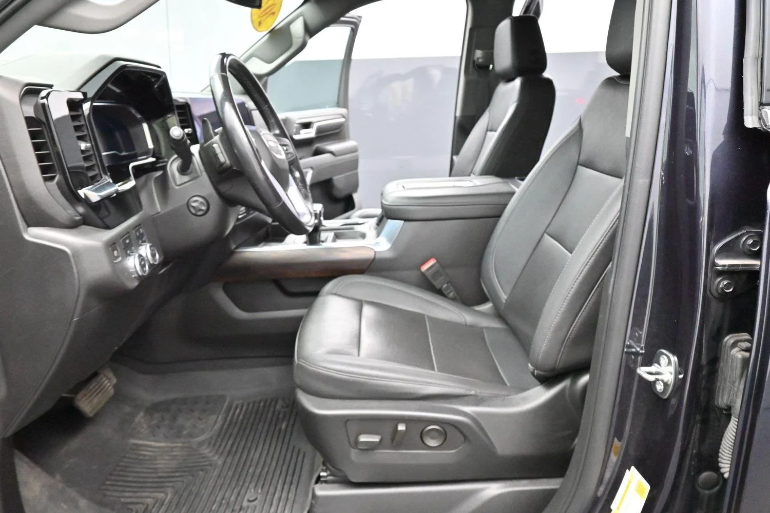 Used 2022 Titanium Rush Metallic GMC SLT image 14
