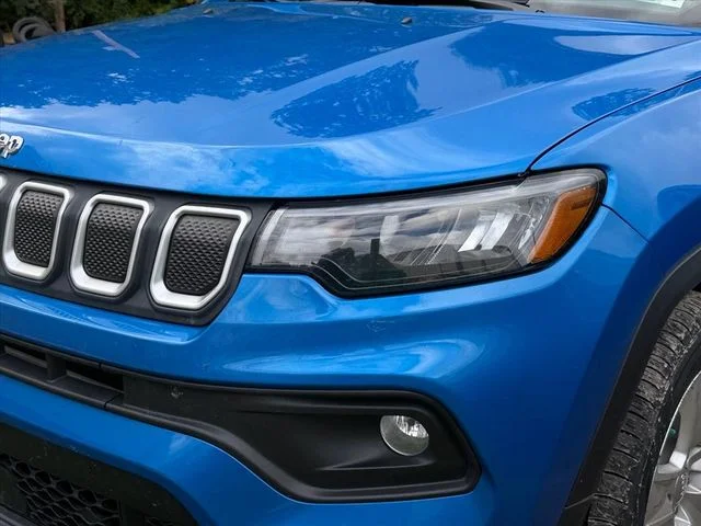 Used 2022 Blue Jeep Latitude image 4