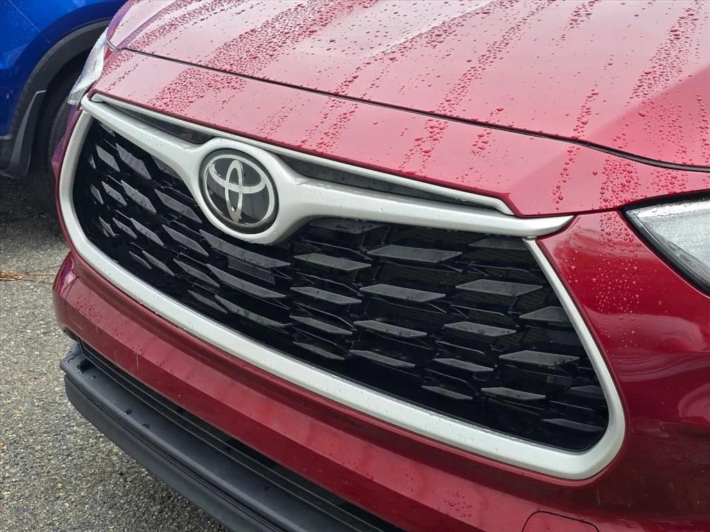Used 2021 Red Toyota XLE image 15