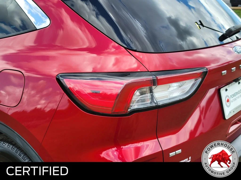 Used 2020 Red Ford SE image 13