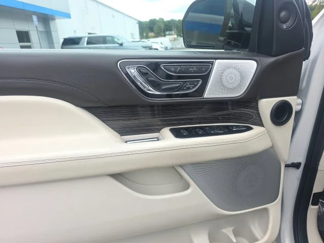 Used 2021 White Lincoln Black Label image 17