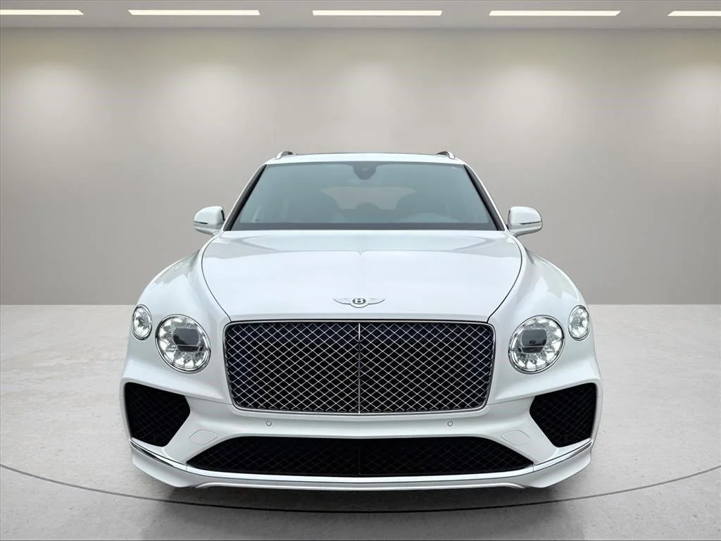Used 2023 Glacier White Bentley V8 image 8