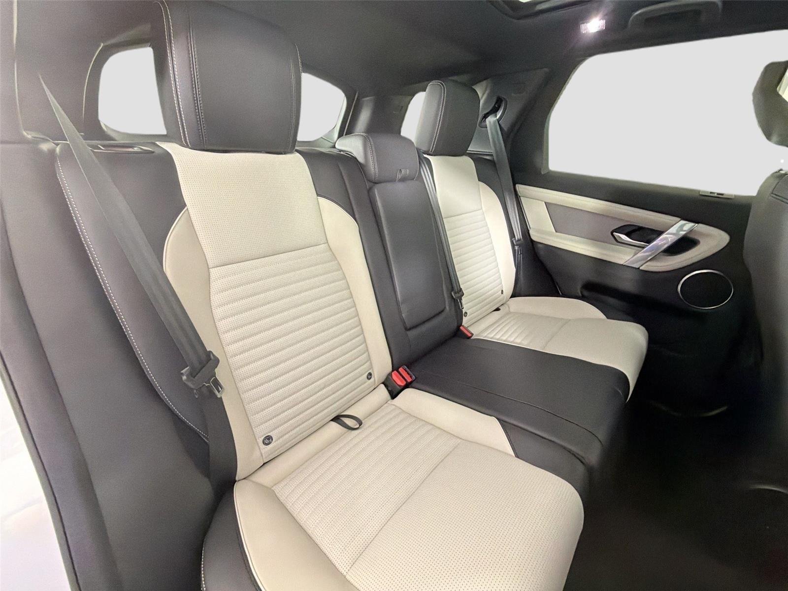 New 2026 Fuji White LAND ROVER  image 26