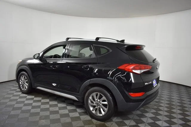 Used 2017 Black Hyundai SE Plus image 7