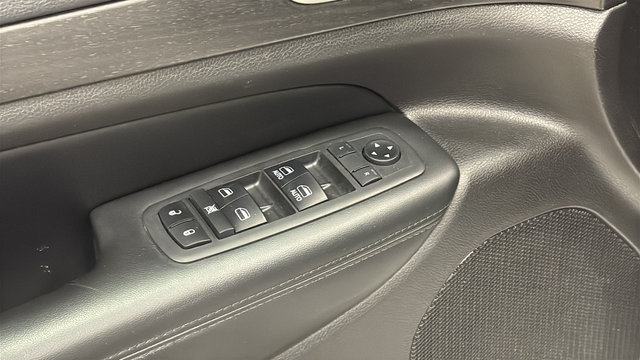 Used 2018 Bright White Clearcoat Jeep Altitude image 22