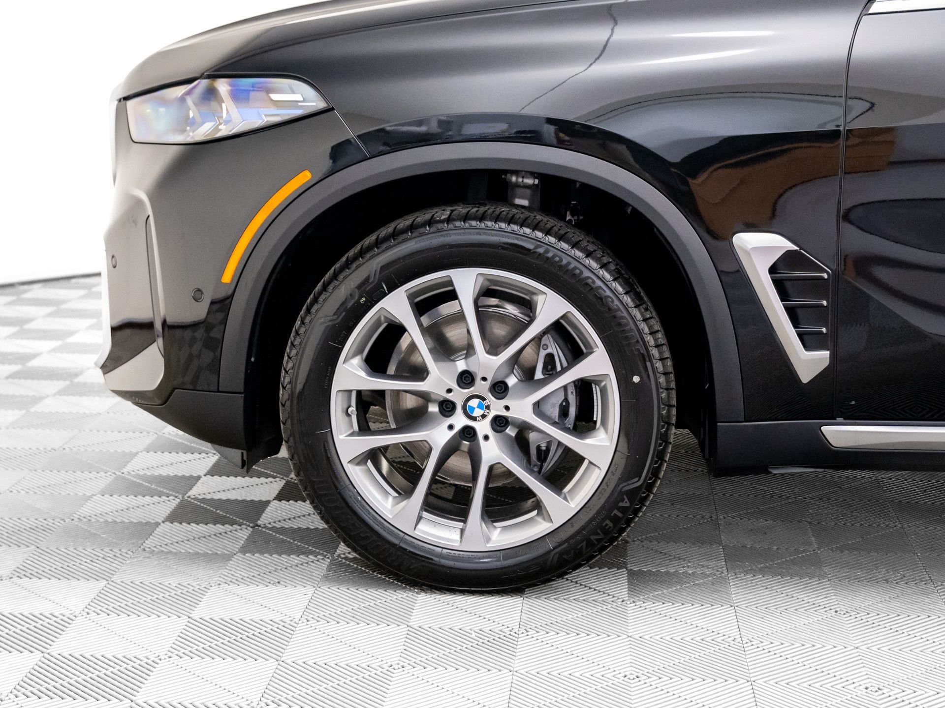 New 2026 Black Sapphire Metallic BMW xDrive40i image 35