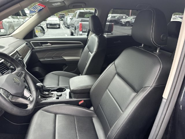 Used 2023 Black Volkswagen 3.6L V6 SE w/Technology image 15