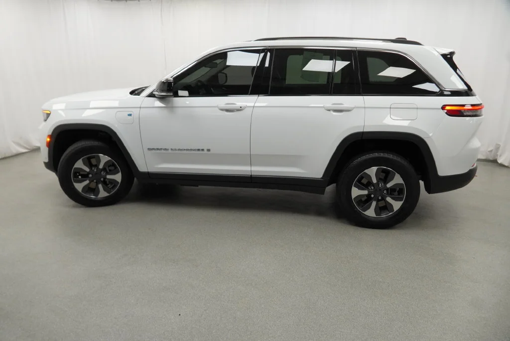 Used 2023 White Jeep 4xe image 6