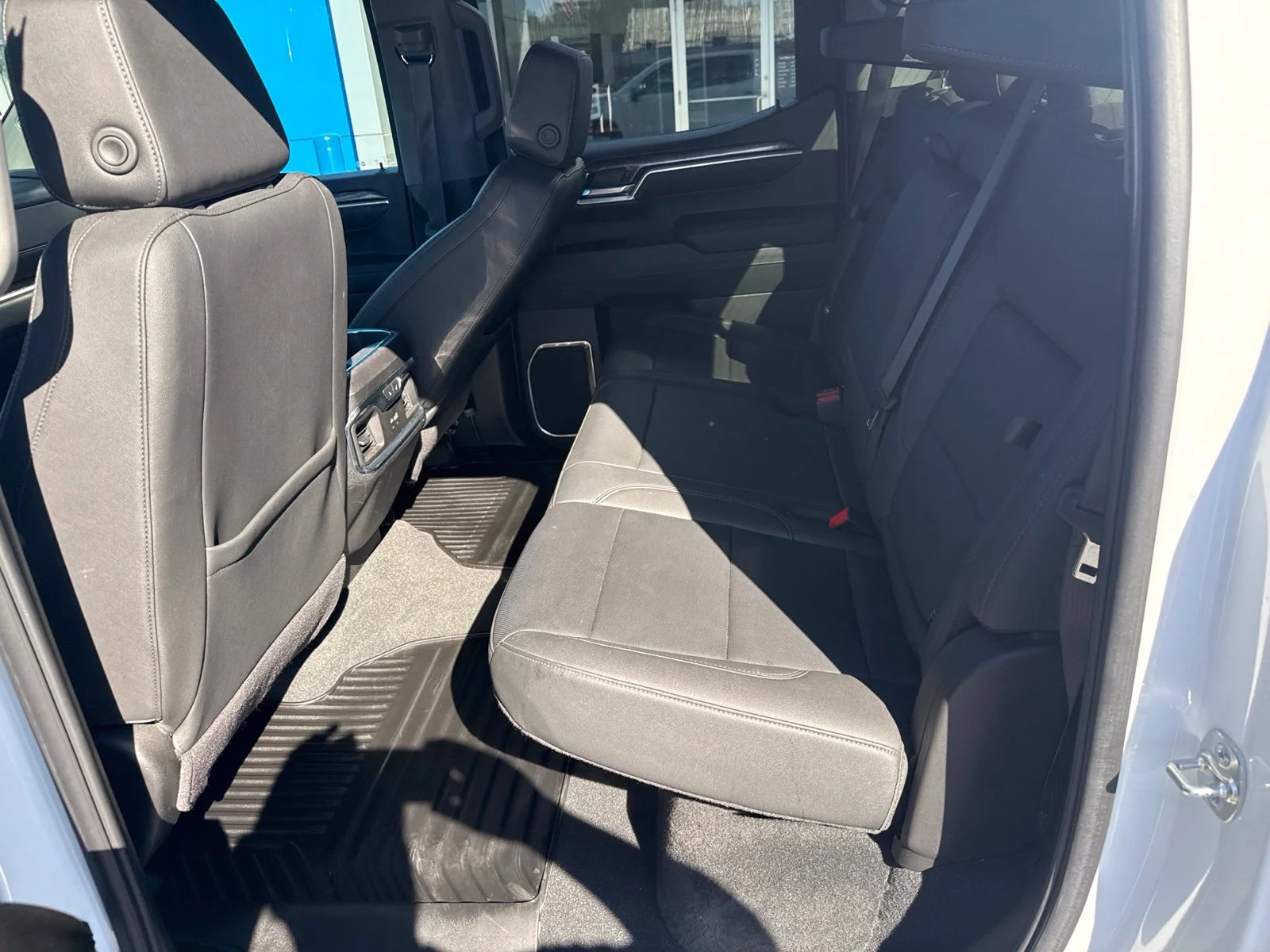 Used 2025 Summit White Chevrolet LTZ image 18