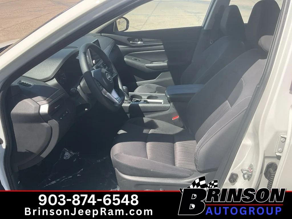 Used 2025 Glacier White Nissan SV image 23