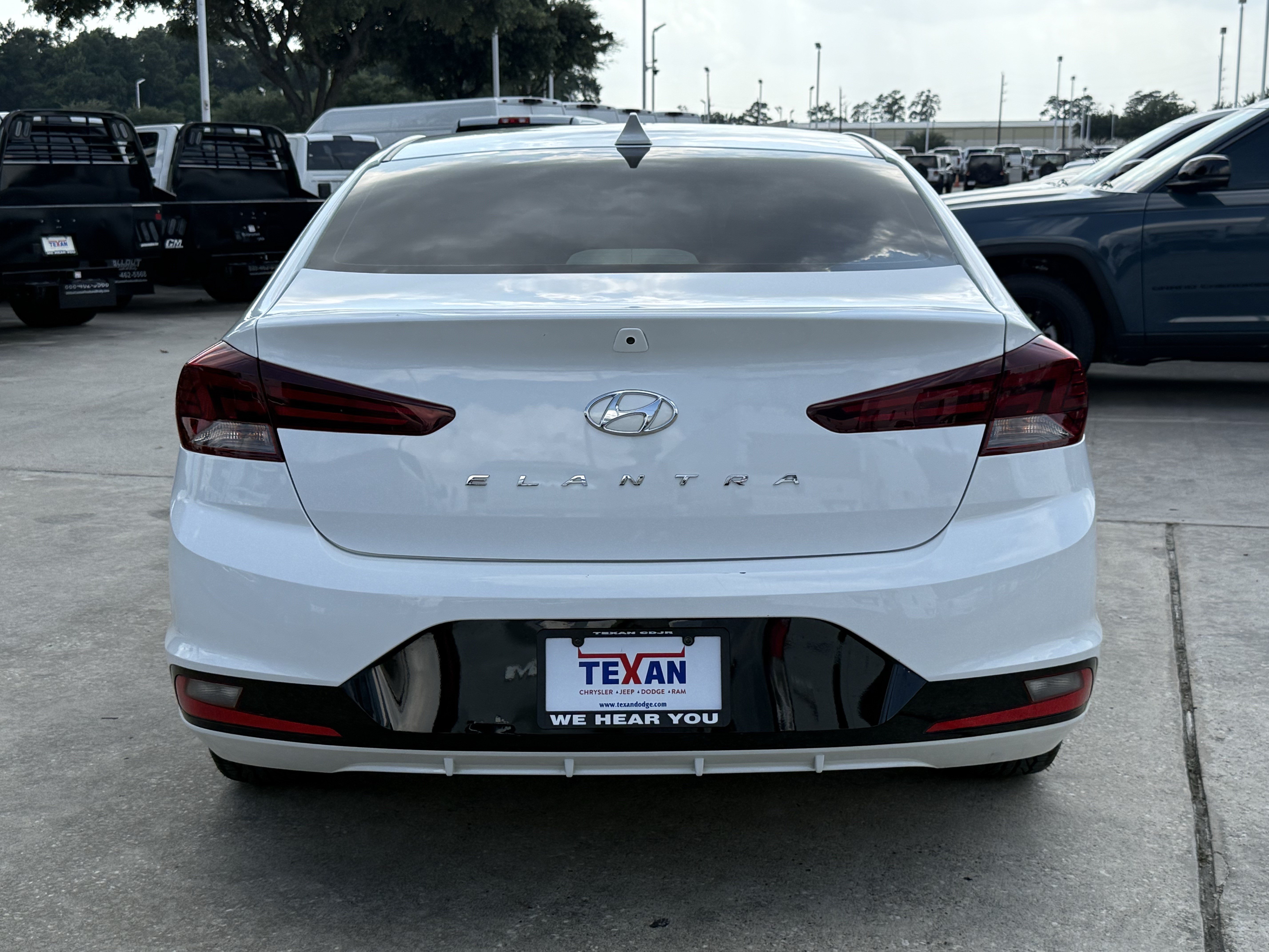 Used 2020 Quartz White Pearl Hyundai Value Edition image 5