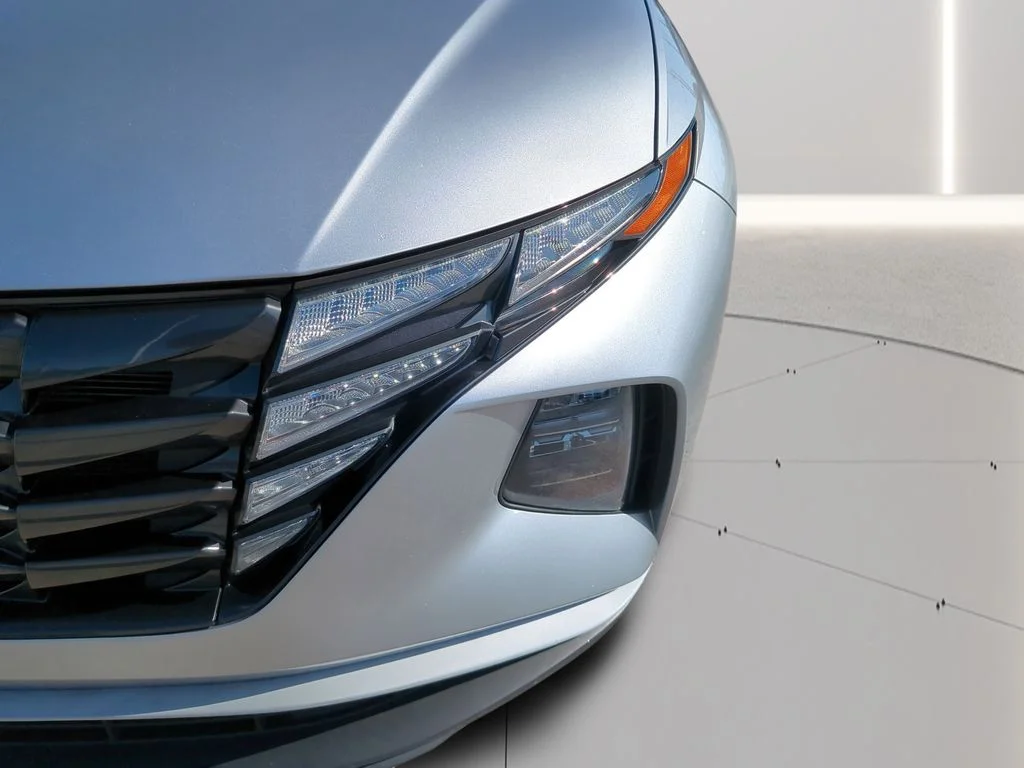 Used 2023 Silver Hyundai SE image 7