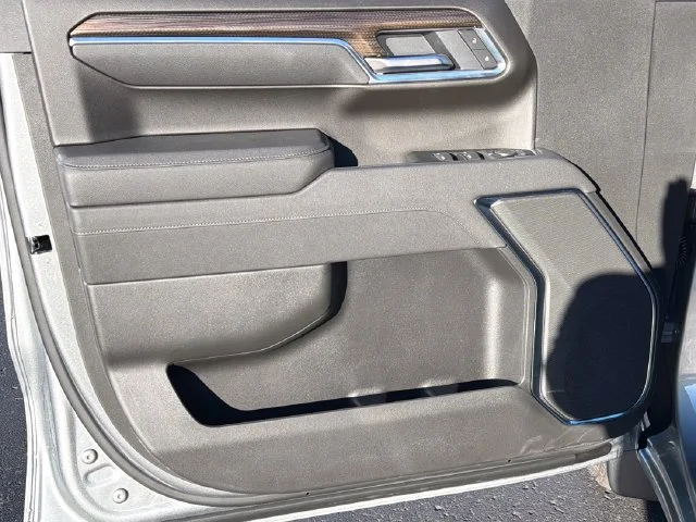 New 2026 Sterling Gray Metallic Chevrolet LT image 17