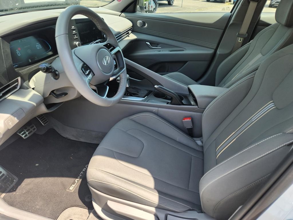 Used 2026 White Hyundai SEL Sport image 12