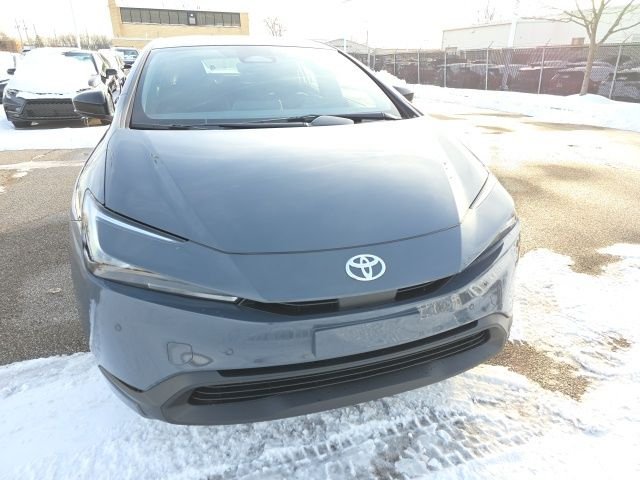 2026 Toyota Prius LE FWD's photo