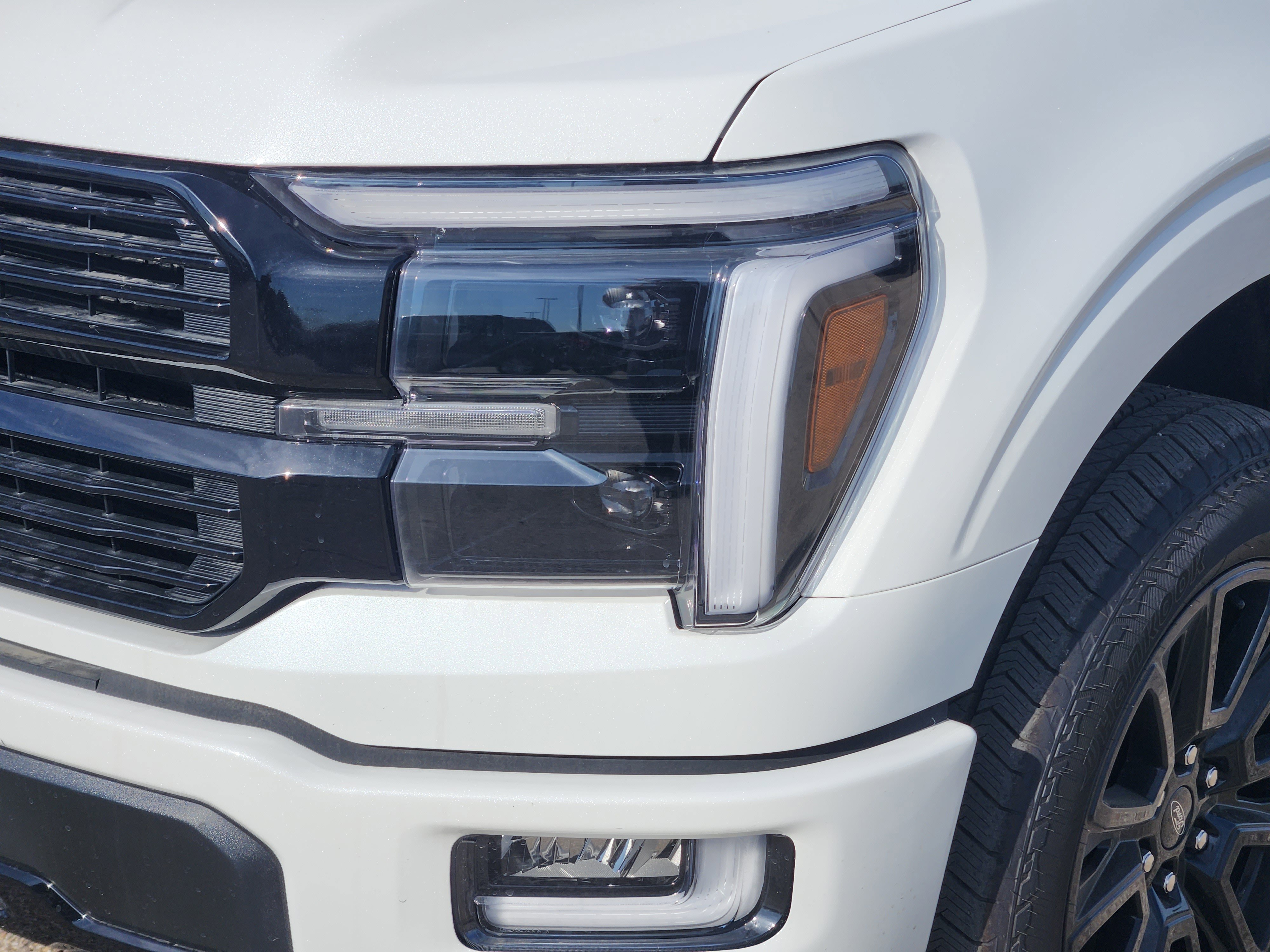 New 2025 Star White Metallic Tricoat Ford Platinum image 5