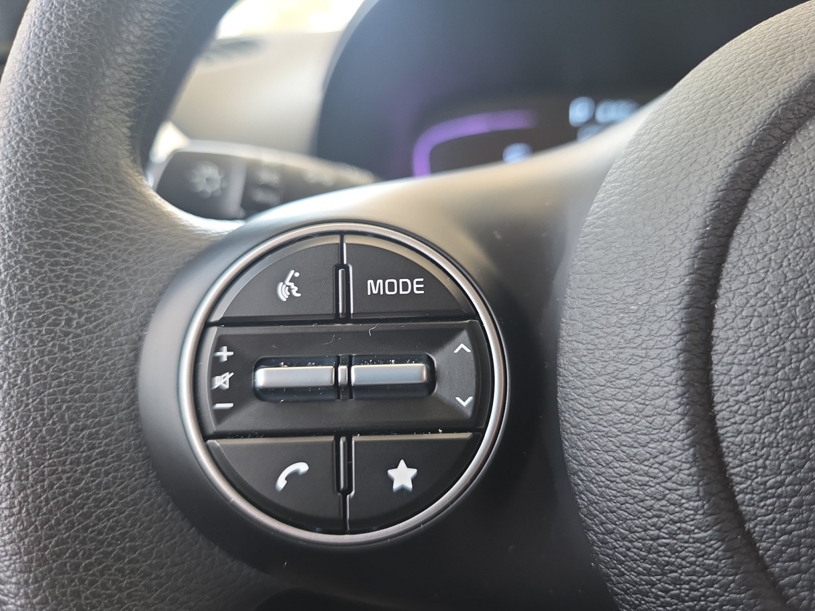 Certified Used 2025 Steel Gray Kia LX image 24