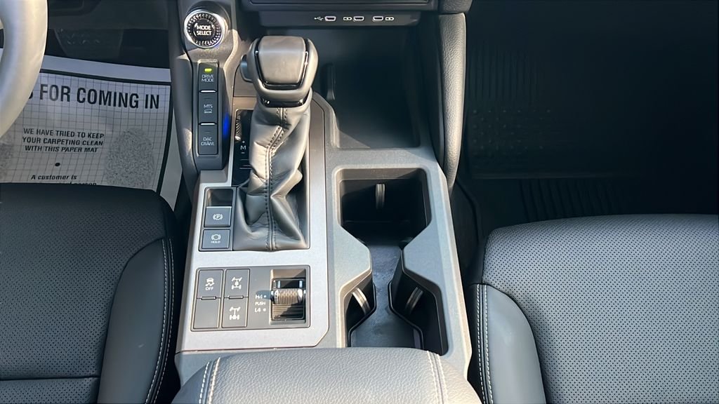 Used 2025  Toyota Base image 15