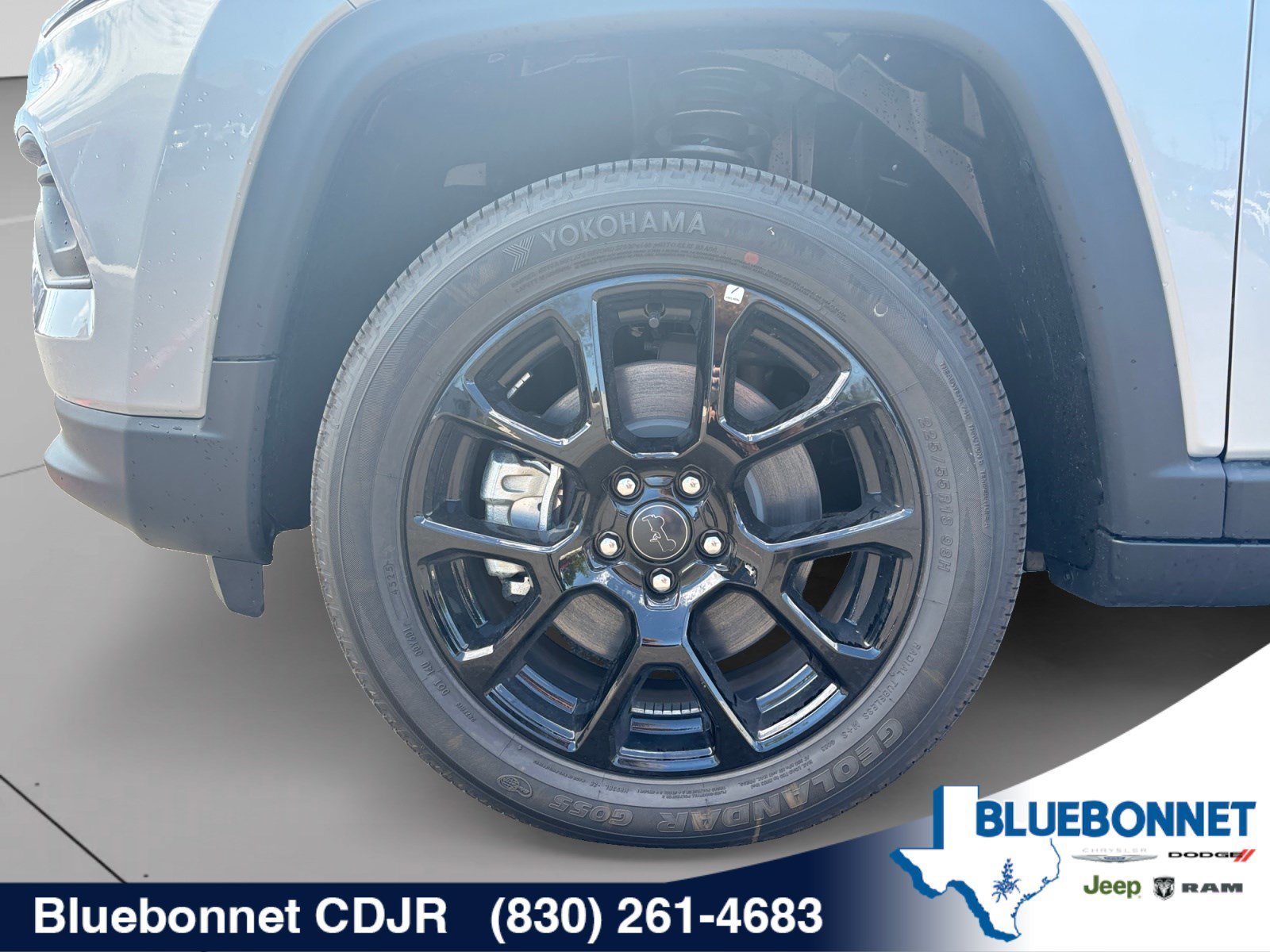 New 2026 Silver Zynith Metallic Clearcoat Jeep Latitude image 9