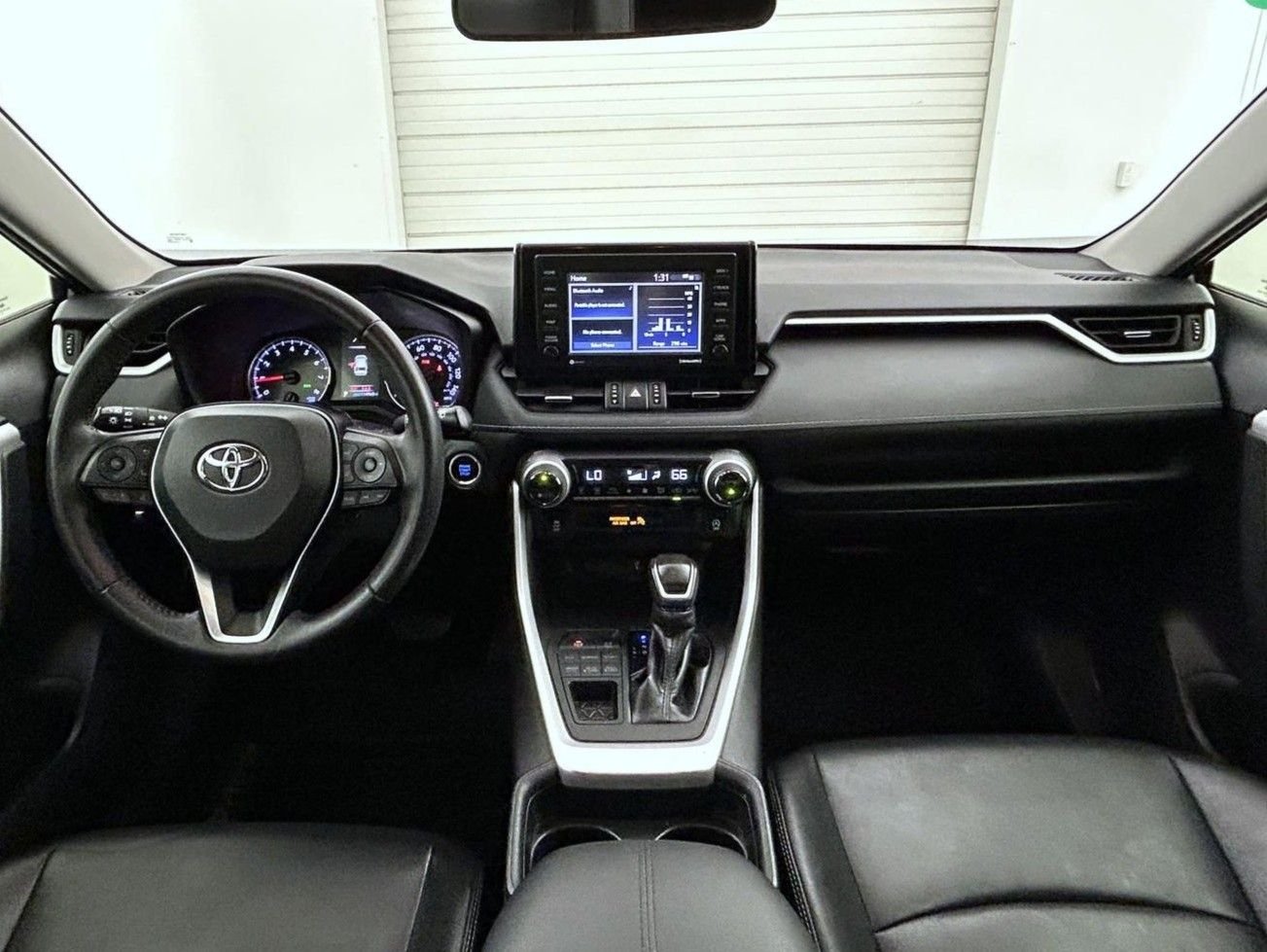 Used 2020 Gray Toyota XLE Premium image 13