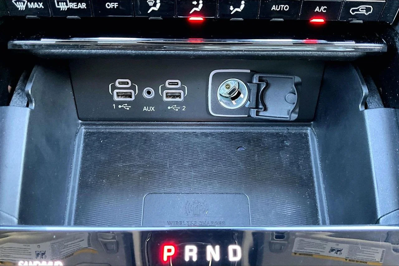 Used 2023 Gray Jeep Limited image 18