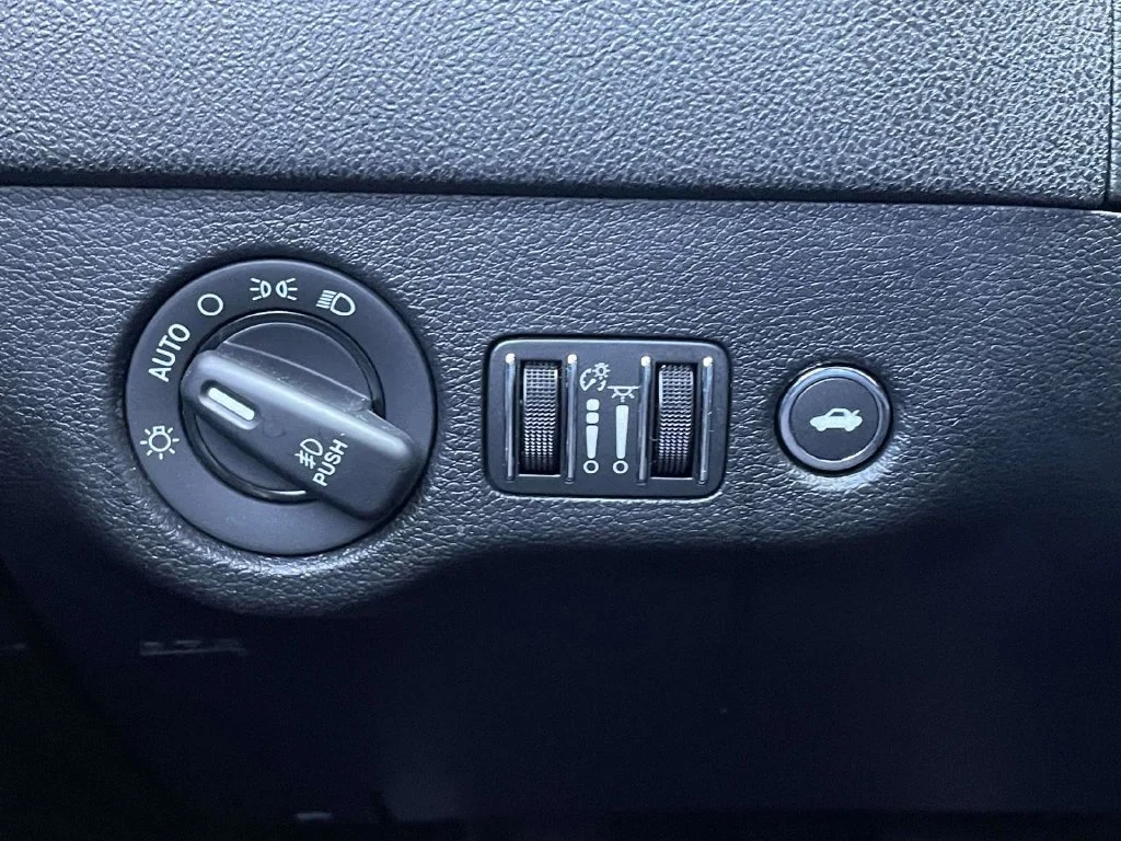 Used 2021 White Dodge SXT image 25