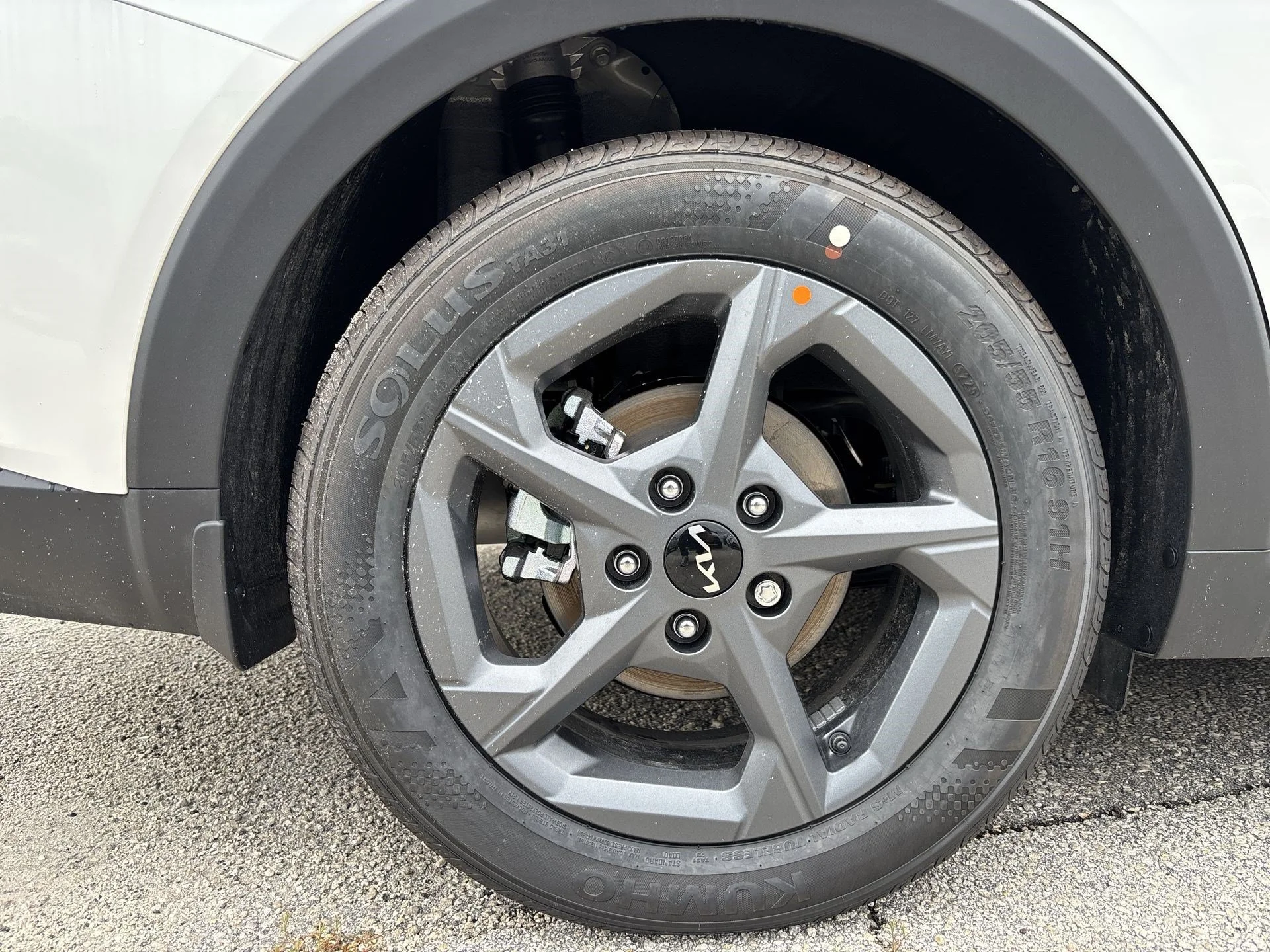 New 2026 Snow White Pearl Kia LXS image 11