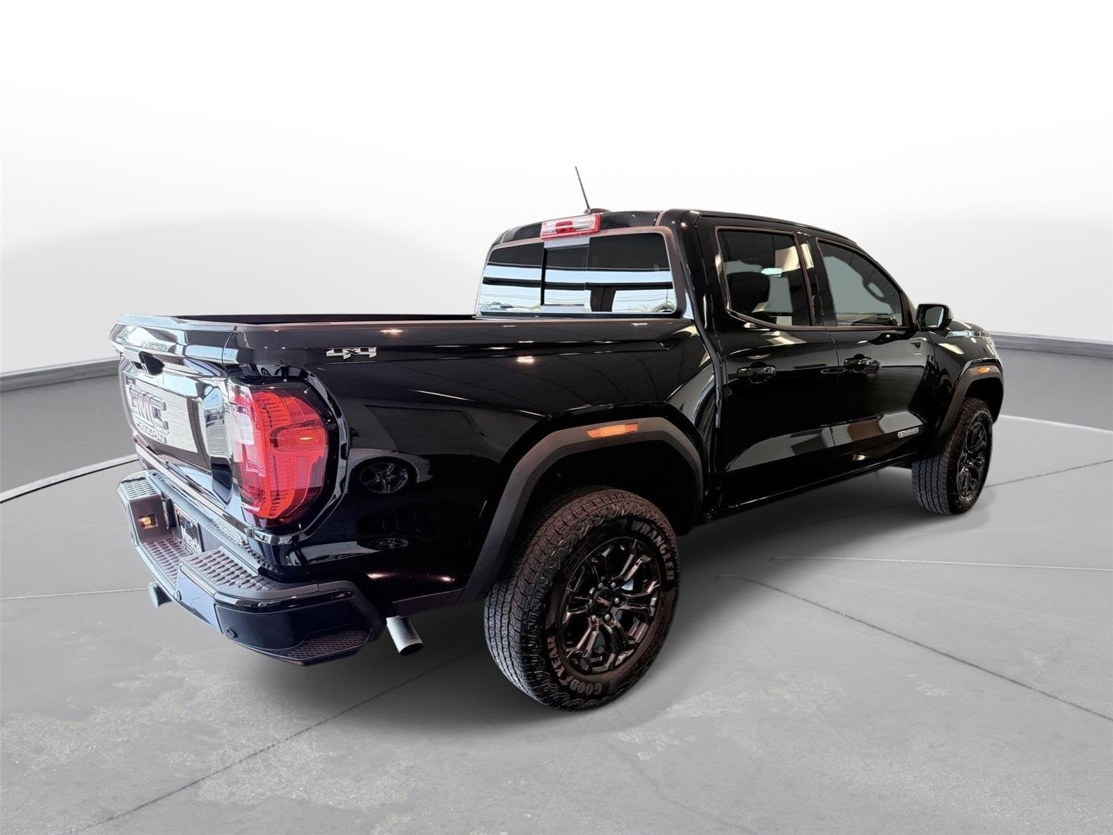 Used 2025 Onyx Black GMC Elevation image 12