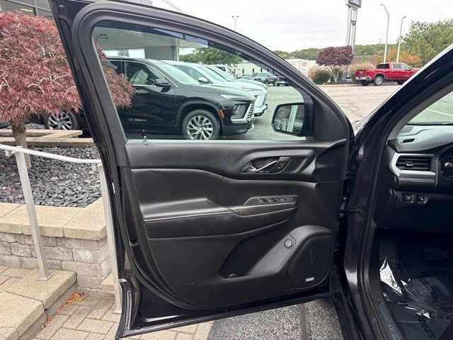 Used 2018 IRIDIUM METALLIC GMC SLT image 9