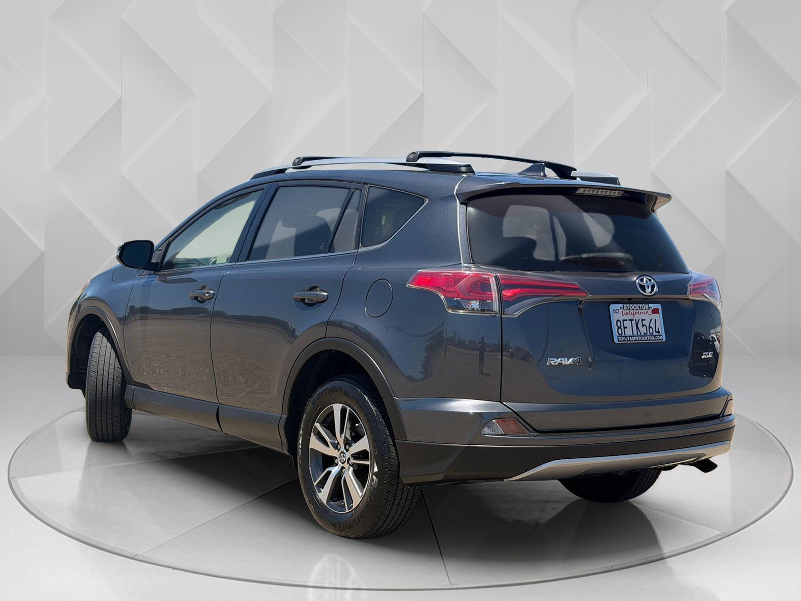 Certified Used 2018 Magnetic Gray Metallic Toyota XLE image 3