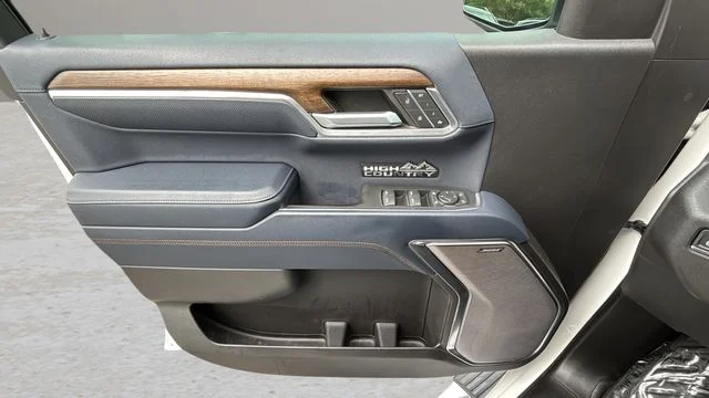 Used 2022 Beige Chevrolet High Country image 17
