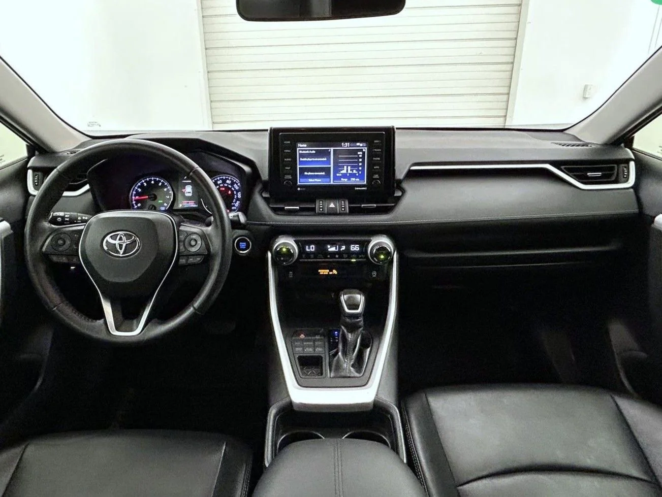 Used 2020 Gray Toyota XLE Premium image 13