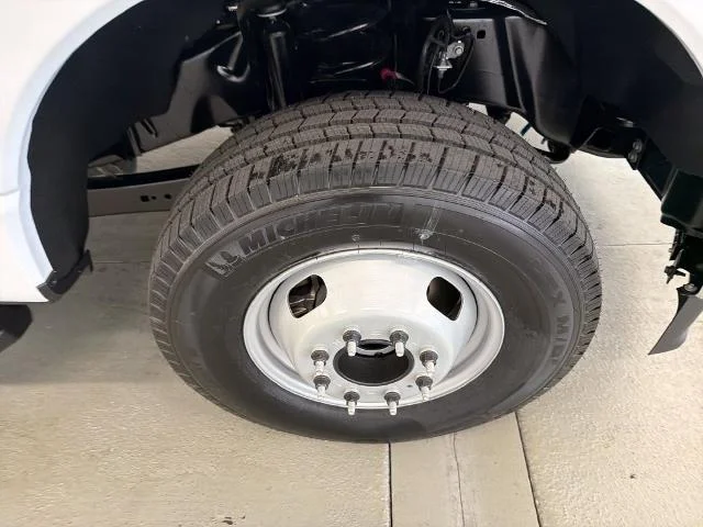 New 2027 Oxford White Ford F-350® XL image 21