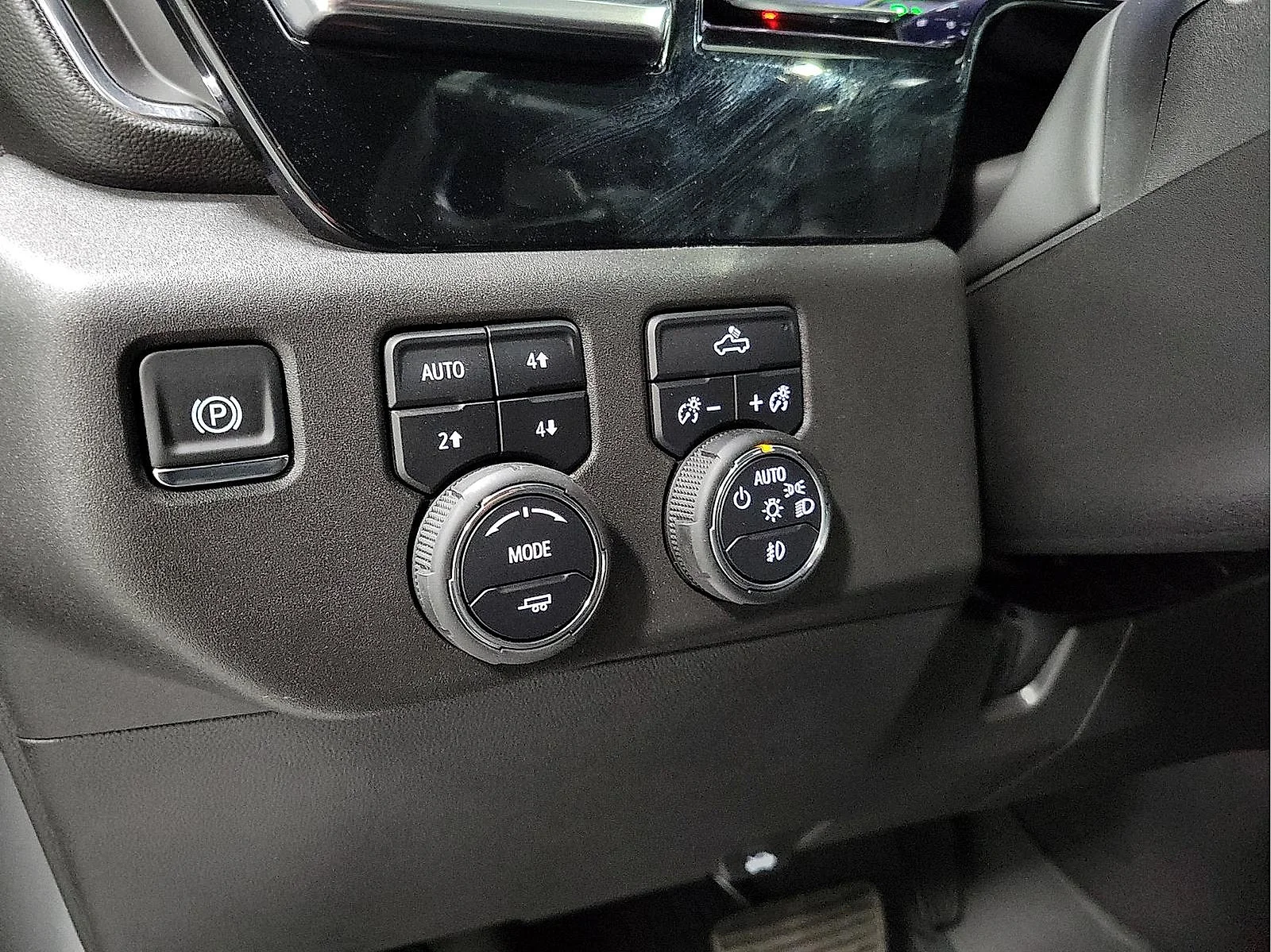 Used 2025 Sterling Gray Metallic Chevrolet LT Trail Boss image 13
