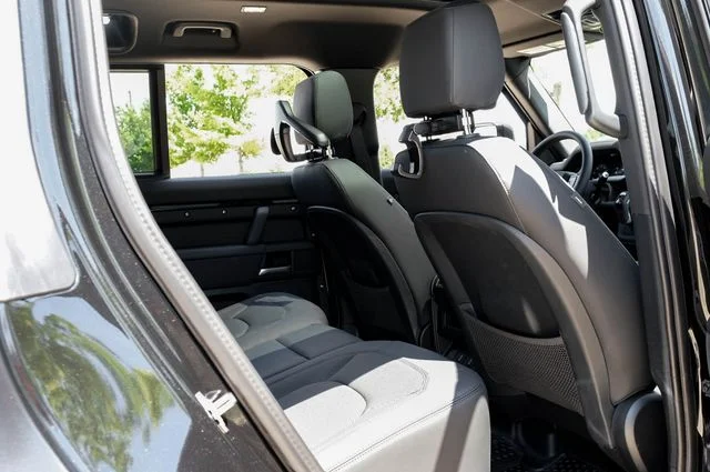 New 2026 Santorini Black Land Rover X-Dynamic SE image 43