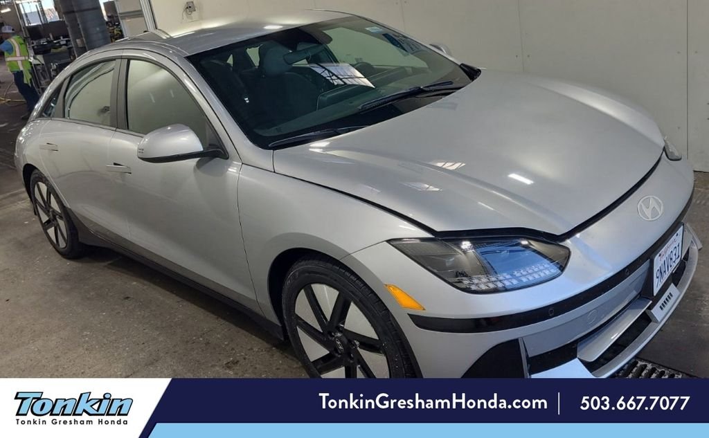 Used 2024 Curated Silver Hyundai SE image 1