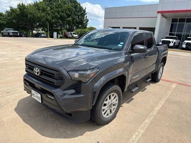 Used 2025  Toyota SR5 image 2