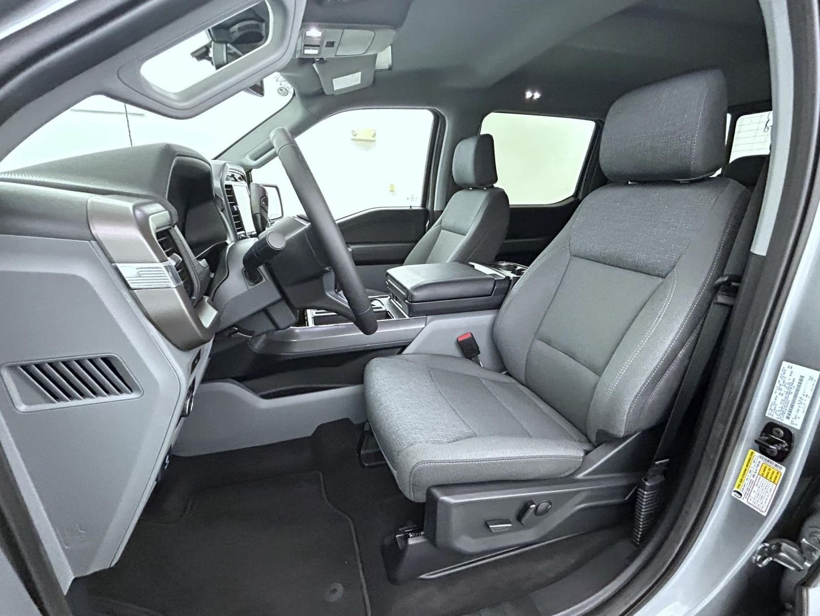 New 2026 Iconic Silver Metallic Ford XLT image 10