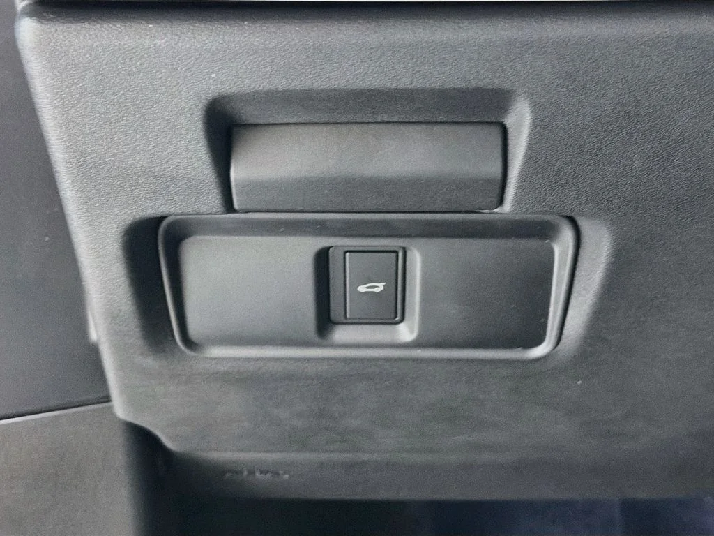 New 2026 Santorini Black Land Rover S image 10