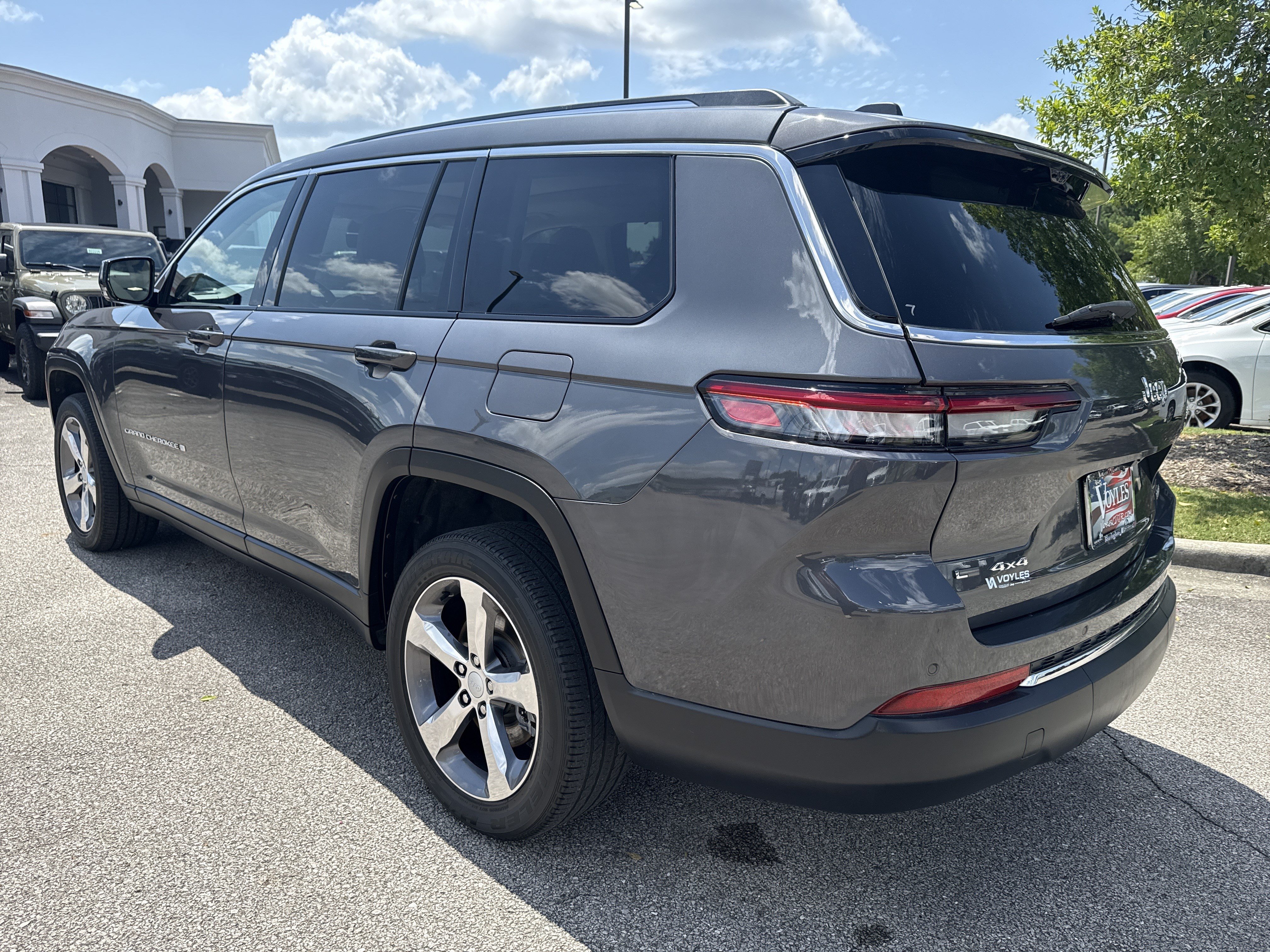 Used 2022 Baltic Gray Metallic Clearcoat Jeep Limited image 5